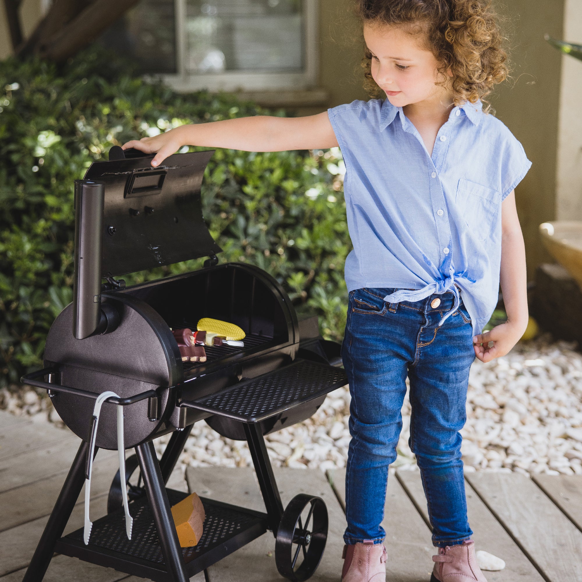 Red Toolbox Oklahoma Joe's Kids Smoker Set