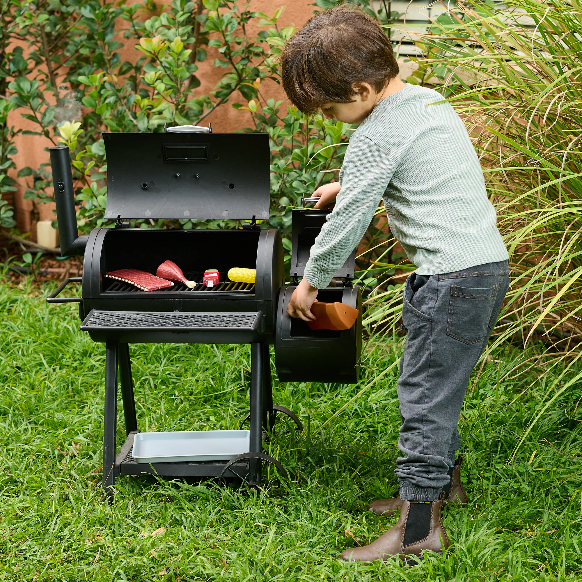 Red Toolbox Oklahoma Joe's Kids Smoker Set