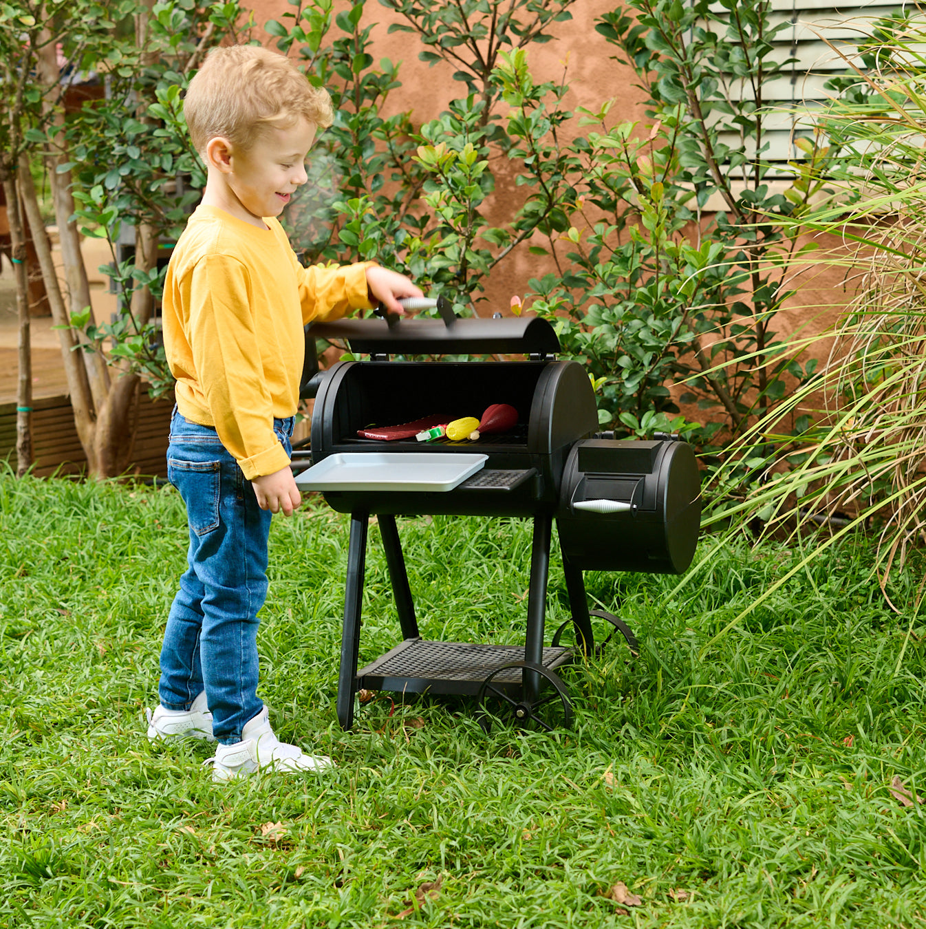 Red Toolbox Oklahoma Joe's Kids Smoker Set